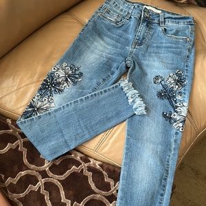 Redial embellished stitched blue denim jeans